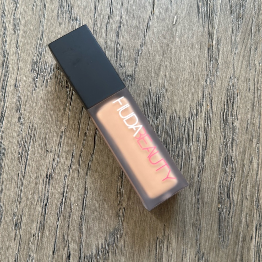🆕 Huda Beauty Concealer